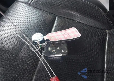 2018 Chevrolet Suburban Premier z USA, uszkodzony, nr VIN 1GNSKJKC3JR217675